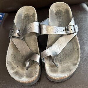 Woman’s Helen Classic Metallic Sandals Loop Toe Cross Over Size 11 Comfortable